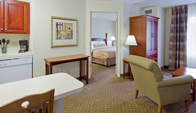 King Suite. Free Breakfast Buffet. Pool. 20 Minutes to Princeton.