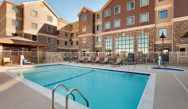 King Suite. Free Breakfast. Pool. Great for Business Travelers!