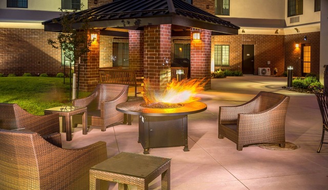 King Suite. Free Breakfast Buffet. Pool & Gym Access. Amazing Location!