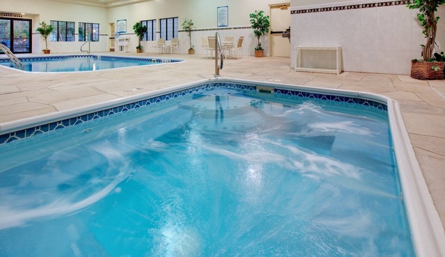 King Suite. Free Breakfast. Pool & Hot Tub. Great for Business Travelers!