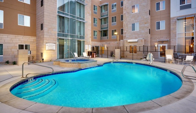King Suite. Free Breakfast. Pool & Hot Tub. Gym. Great for Business Travelers!