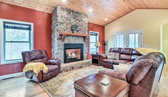 King Suite Haven Near Dale Hollow Lake & Boat Slip