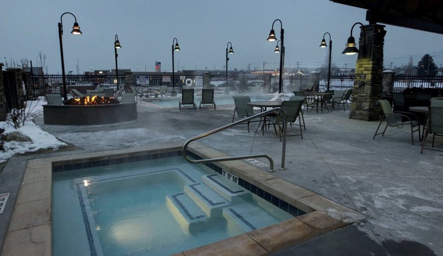 King Suite | Heated Pool & Hot Tub. Free Breakfast Buffet. Near Jordan Landing!