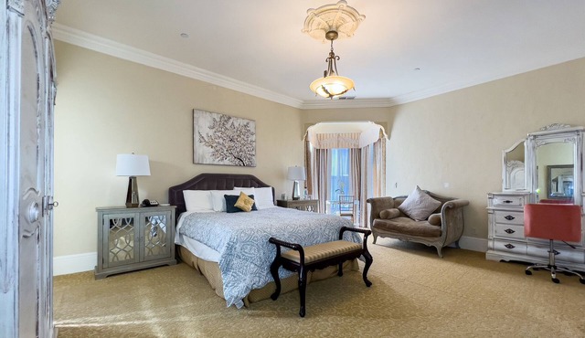 KING SUITE in Mansion Near Beach Monterey Carmel