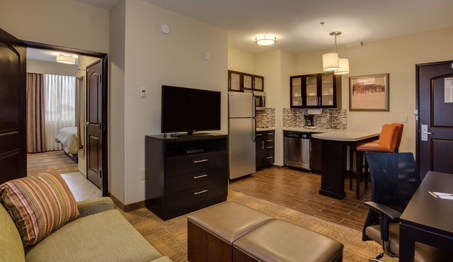 King Suite Near ATL Airport | Free Breakfast, Gym Access, 24h Business Center