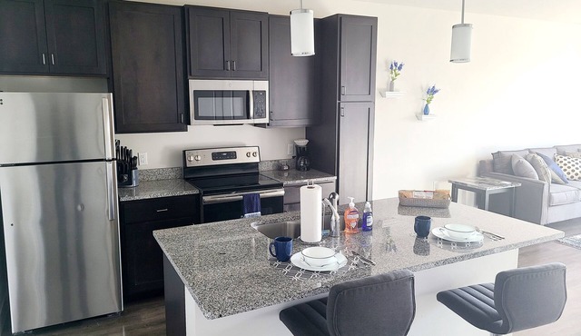 King Suite- Prime CWE Spot w/Lux Amenities (315)