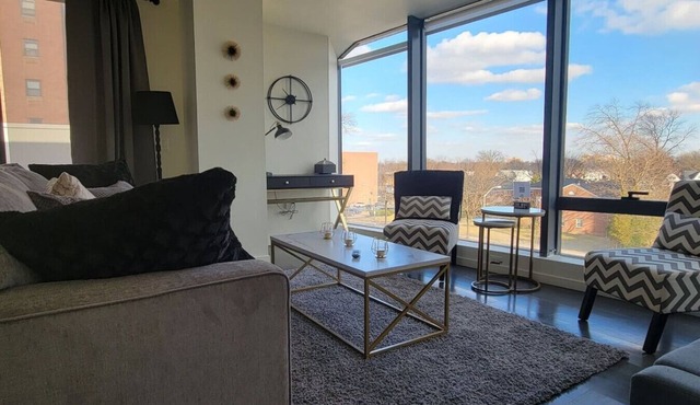 King Suite-private patio-close to NJPAC Prudential