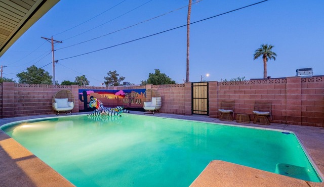 King Suite - Putting Green - Heated Pool