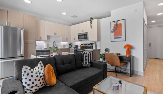 King Suite Retreat Gym + Rooftop Access New