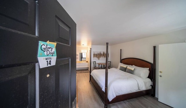 King Suite Room #14 at GloryDayz!