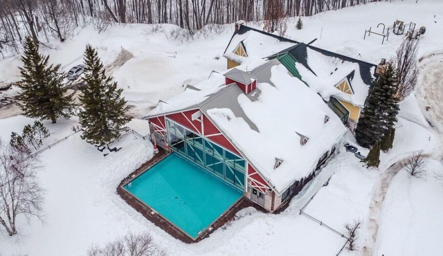 King Suite – Sauna, Kitchen & heated Pool