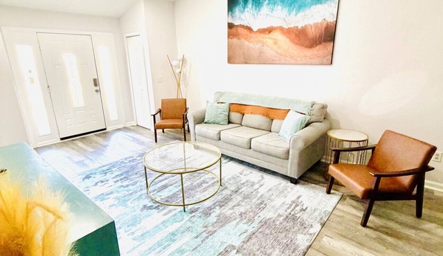 King Suite + Sleeps 10 | Cozy Deltona Home