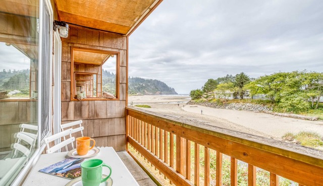 King Suite, Smart TVs, Oceanview Balcony Enhance This Upstairs Neskowin Condo!