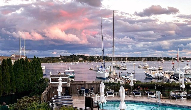 King suite, Top floor with Large private balcony beautiful views of harbor