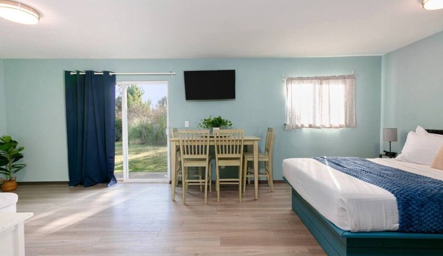 King Suite | WiFi | Pet-Friendly