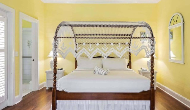 King Suite with Balcony - The James House