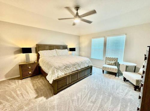 King Suite with Community Pool and Grill
