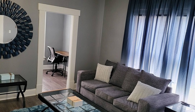 king Suite1-bedroom with AC, WiFi in brilliant Columbus, black-out curtain