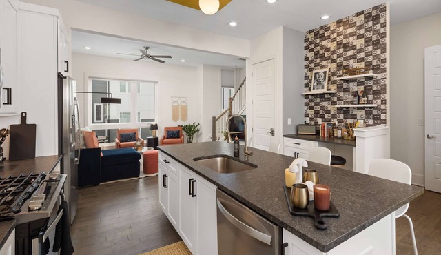 King Suites 3BR Retreat 2-car Garage East Nashville