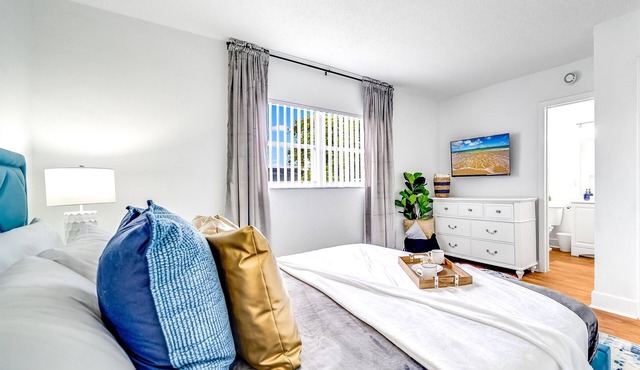 King Water View - No Extra Fees - Palm Wave Says