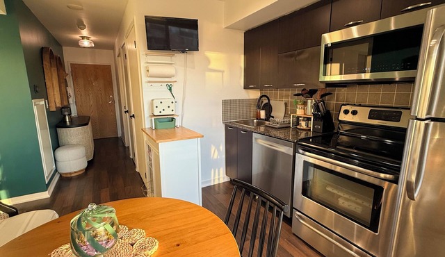 King West Sunset Apartment