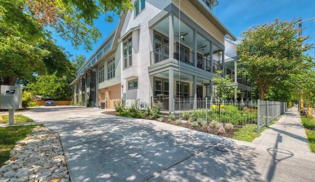 King William/Southtown Luxury Group Rental