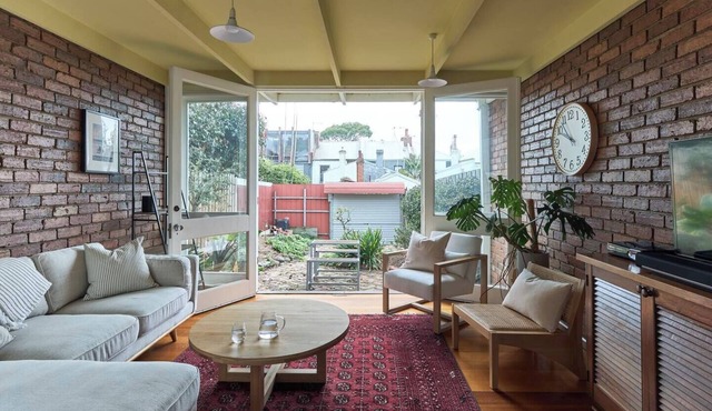 King William Terrace Classic Fitzroy Style