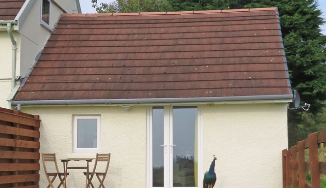 Kinganton Bothy, private studio with sea views