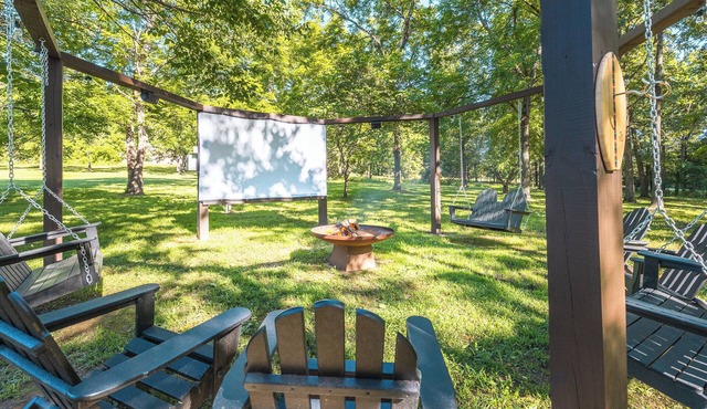 KingBed Theatre FirePit 1/4miletoLake Boat Parking