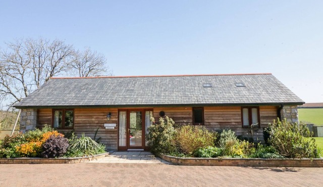 KINGCUP COTTAGE, family friendly, with a garden in St Columb Major