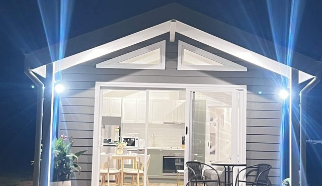 Kingdom Cottages Farm Stay - Gum tree