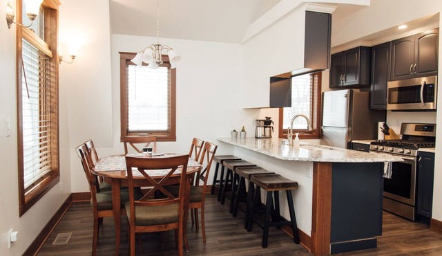 Kingfield, Minneapolis; Sleeps 6; New Construction, 3 Miles from Downtown
