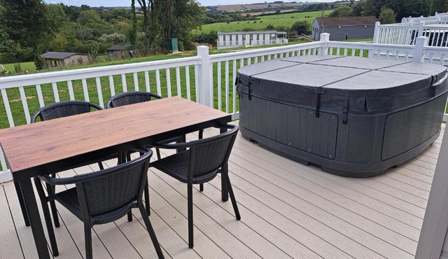 Kingfisher 33 sleeps - 6 persons private hot tub-Tranquil holiday away from it all yet not far from St Austell- The Holiday Home has three bedrooms, living and dining area, equipped kitchen-decking-outdoor furniture-fishing lakes-pet friendly