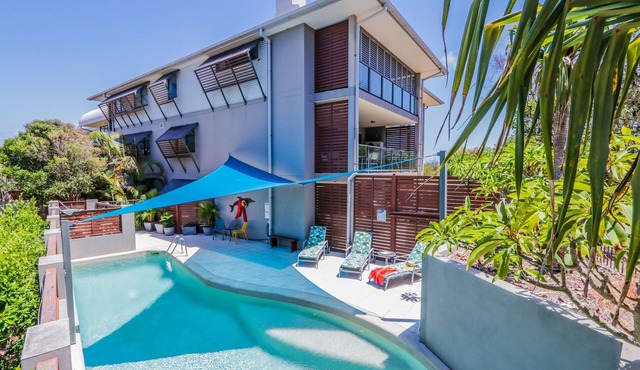 Kingfisher: 3BDR Beachside Escape w/Heated Pool, Minutes from Main Beach