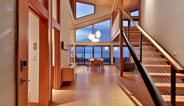 KINGFISHER BEACH HOUSE - Ideal for both Langley Mystery Weekend and Musselfest!