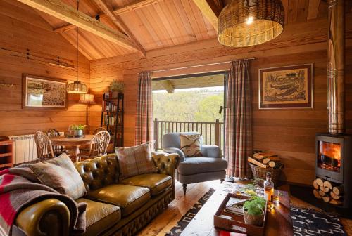 Kingfisher Cabin, Butterwell Farm, Riverside cabin on 40-acre private estate