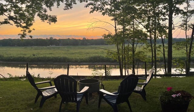 Kingfisher Cabin - Stunning Waterfront Vistas!