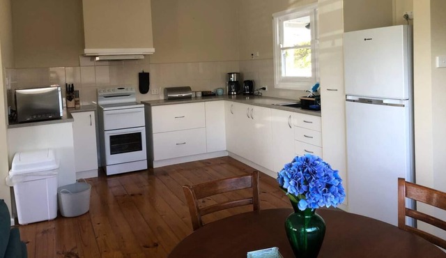 Kingfisher Cottage - 5 minute walk to cliff top and whale watching platform