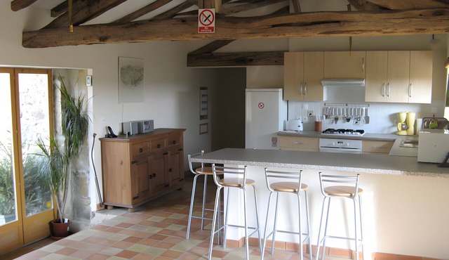 Kingfisher Cottage with Shared Pool, Private Terrace, and Wi-Fi