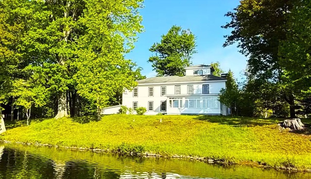 Kingfisher Cove: Beautiful lake home. Cassadaga Lake's Sunrise Shore