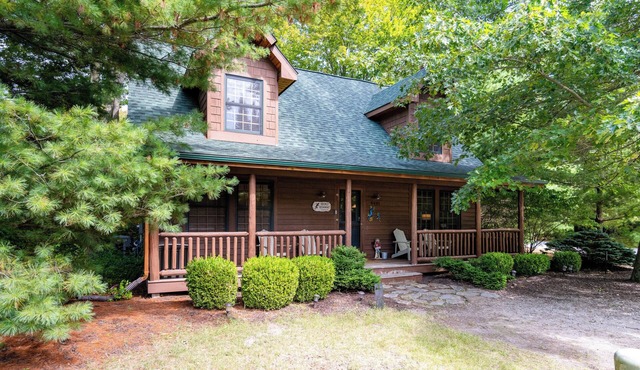 Kingfisher Cove! Private hot tub + community pool