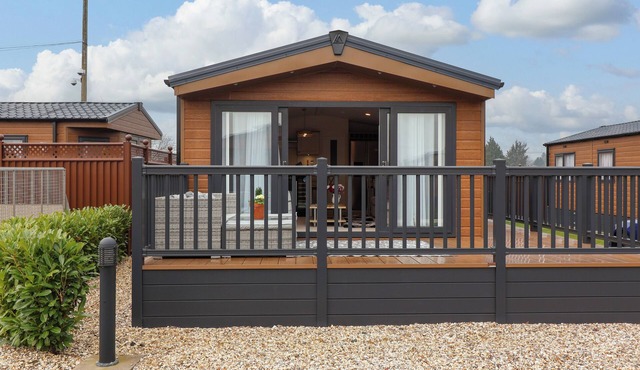 KINGFISHER LODGE 36, with a garden in Evesham