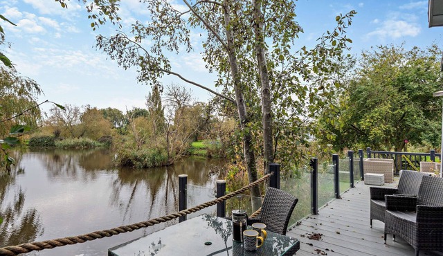 Kingfisher Lodge - Three Bedroom House, Sleeps 4