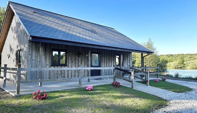 KINGFISHER LODGE, with a garden in St Austell