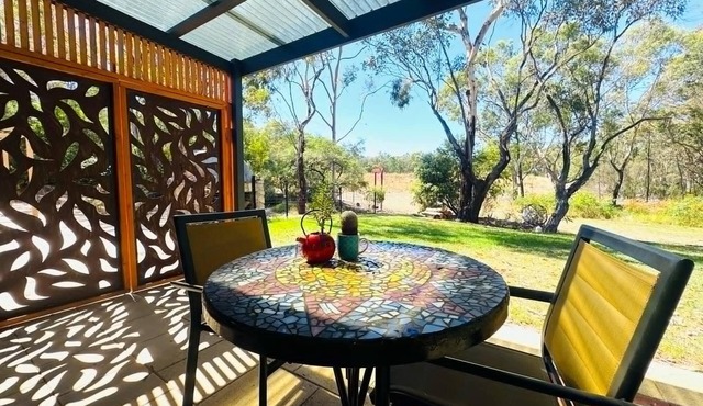 Kingfisher Retreat - Nature is calling! S/C Unit, King bed or twin-share