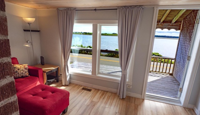 Kingfisher's Beach House kayaking heaven on the ocean sheltered by huge sandbar