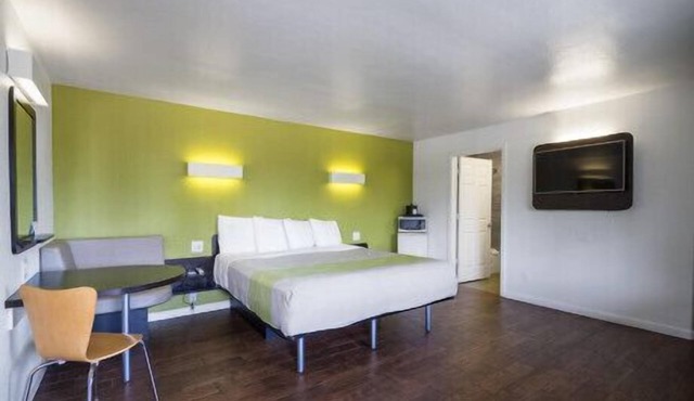 Kingroom Near Downtown Monterey