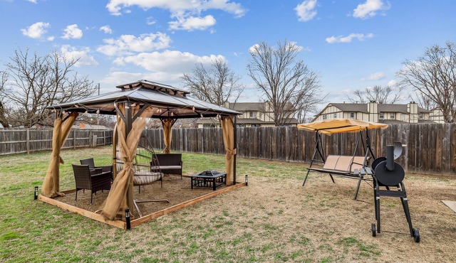 Kings, 75" TV & Swing Duplex in West Wichita