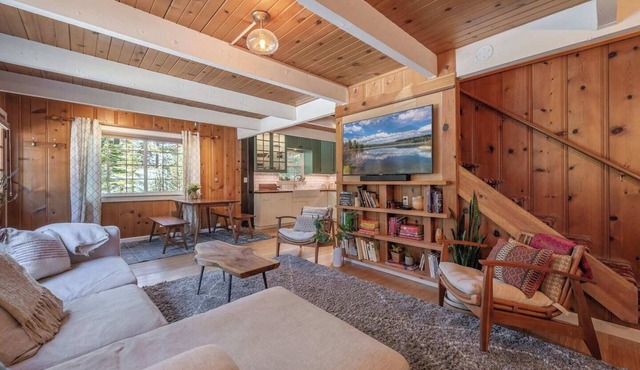 Kings Beach Cottage - EV Charger, Cedar Hot Tub