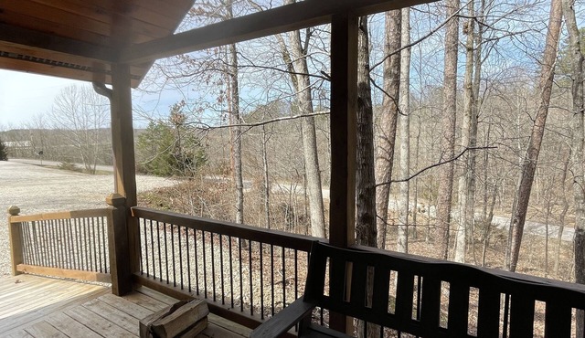 Kings Cabin on the edge of town only 1/2 mile from Current River !